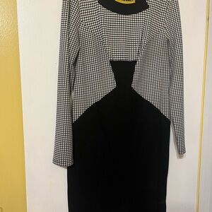 VENUS Black and White Long Sleeve Dress